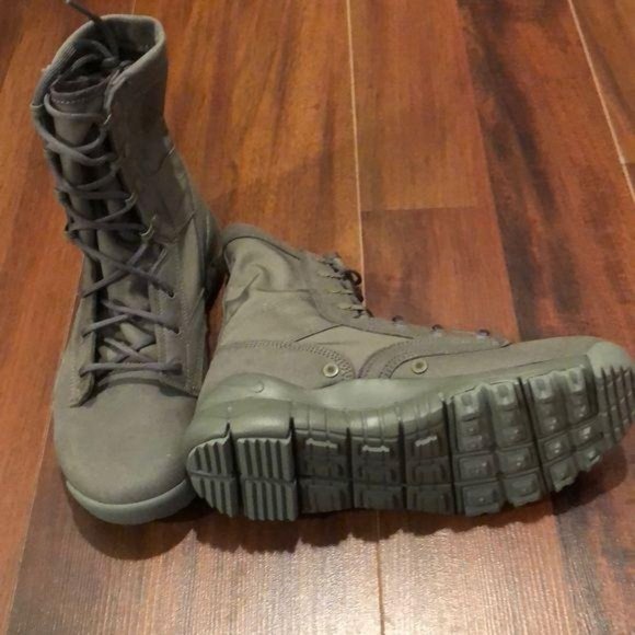 NIKE SPECIAL FIELD BOOTS, Sage Green, Size 4